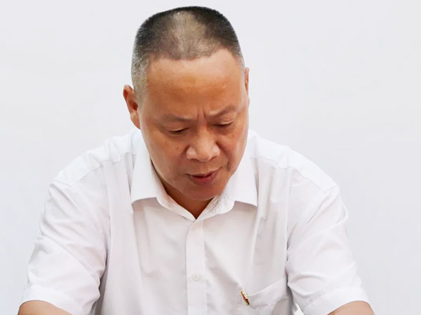 黨支部魯正祥宣讀成立批復