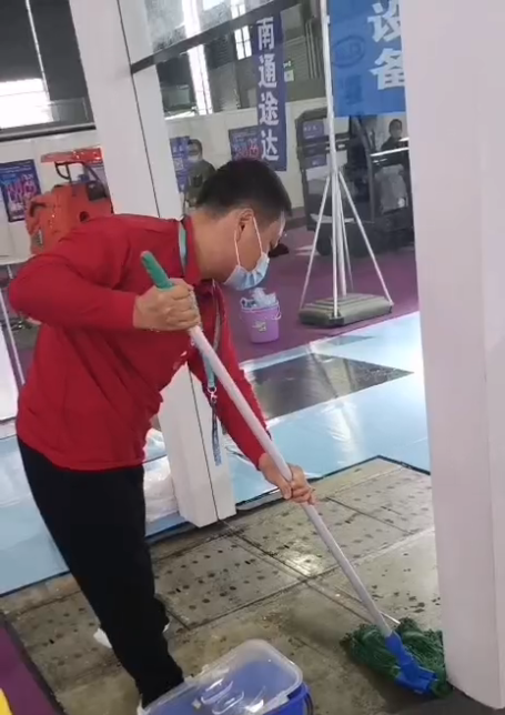 2玉龍環(huán)保員工趙旺在競技比賽中