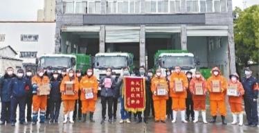 金銀潭醫院為將軍路街城管所送來(lái)錦旗