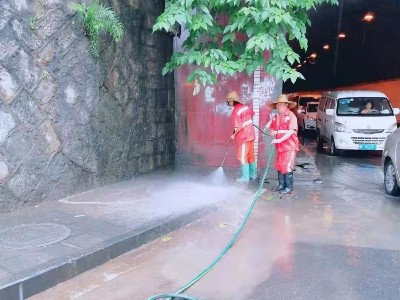 金沙縣突降一夜暴雨，玉龍人啟動應急清淤保暢通