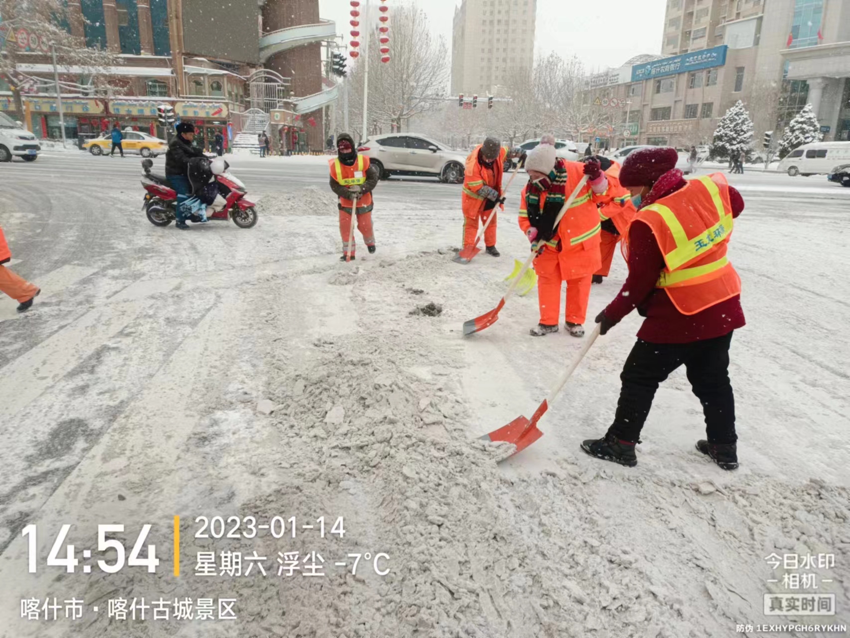人休車不休,喀什玉龍環?！皯鸨?，保出行”