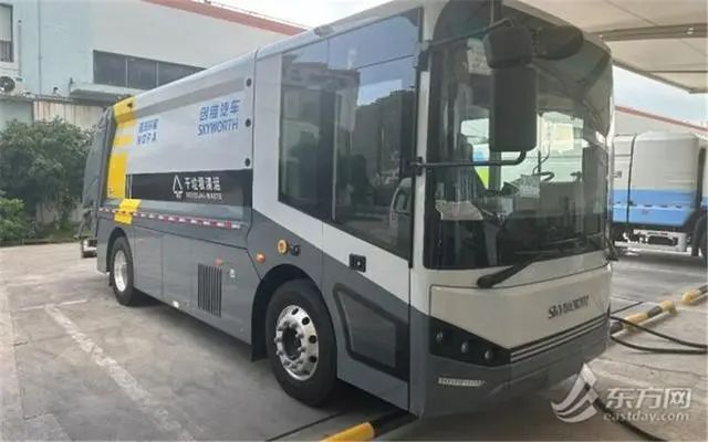 玉龍環(huán)保：像公交車(chē)一樣的垃圾清運車(chē)
